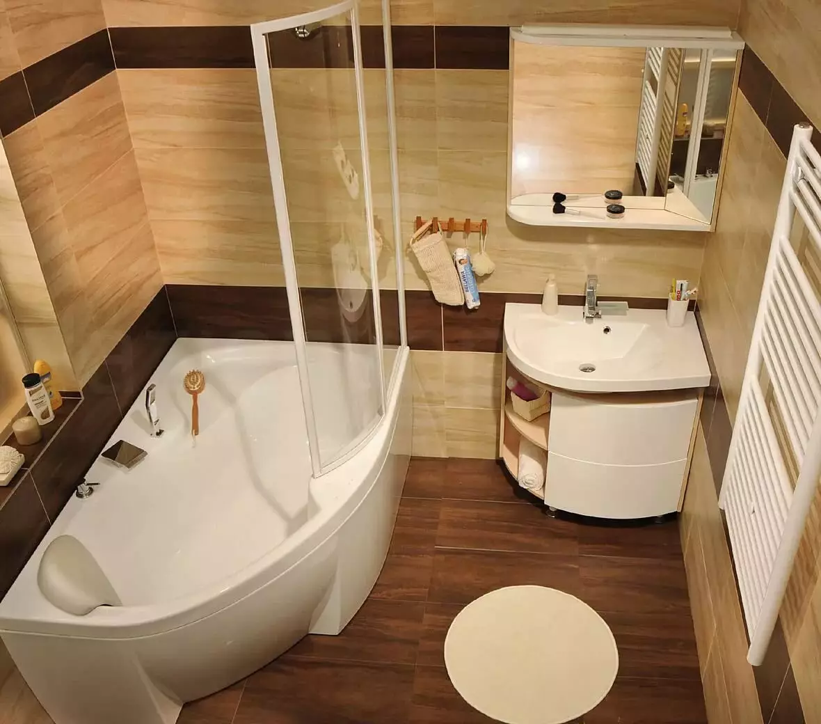 Poucas bañeiras: tamaños de mini-baño. Consellos para escoller un pequeno baño, exemplos de baños compactos no interior 10223_21