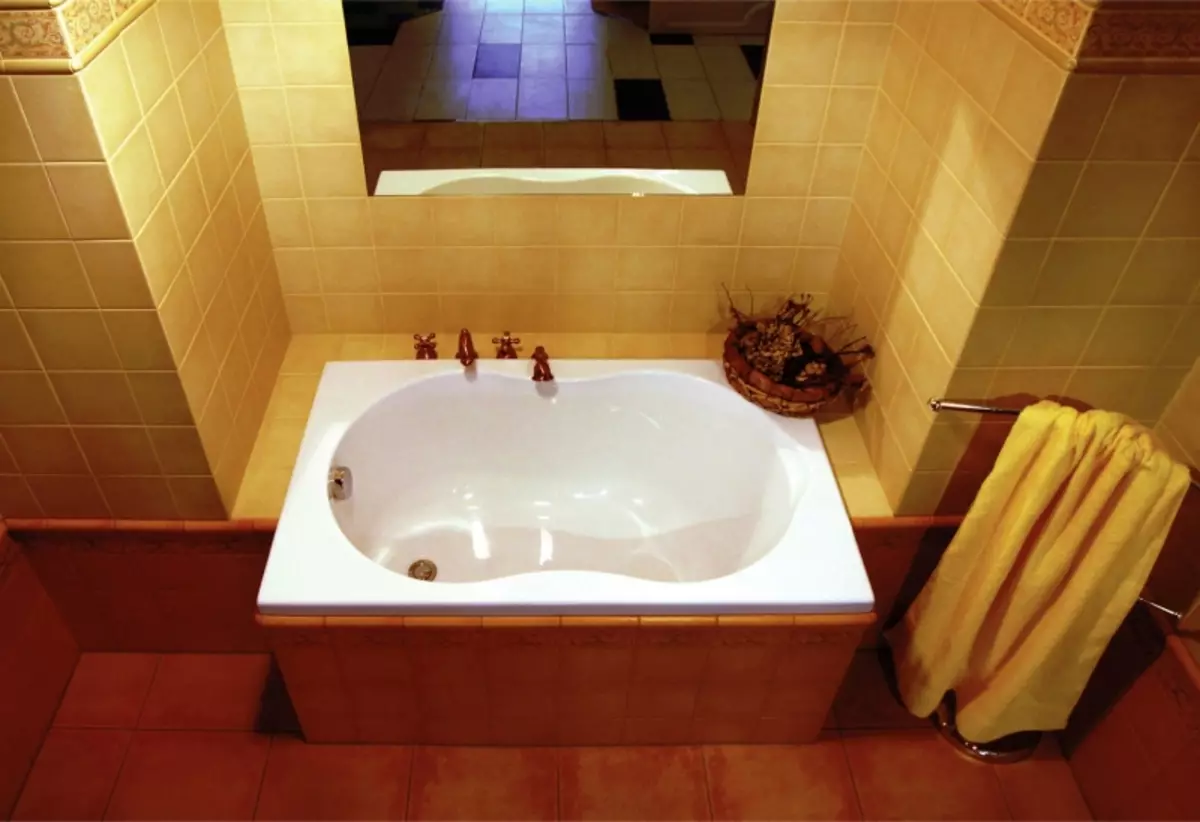 작은 욕조 : 미니 욕조 크기. 작은 욕조를 선택하기위한 팁, 인테리어의 컴팩트 한 욕조의 예 10223_35