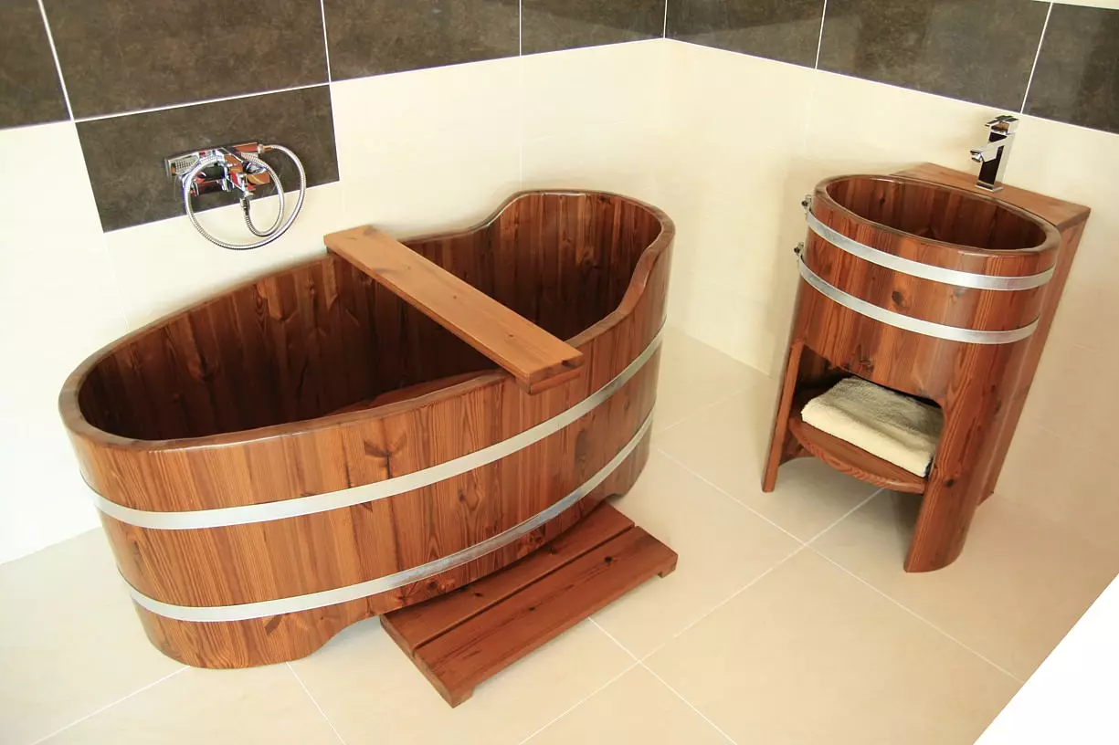 Poucas bañeiras: tamaños de mini-baño. Consellos para escoller un pequeno baño, exemplos de baños compactos no interior 10223_40