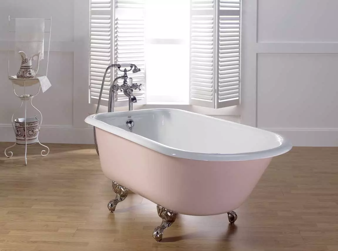 छोटे बाथटब: मिनी स्नान आकार। एक छोटा स्नान चुनने के लिए टिप्स, इंटीरियर में कॉम्पैक्ट स्नान के उदाहरण 10223_51