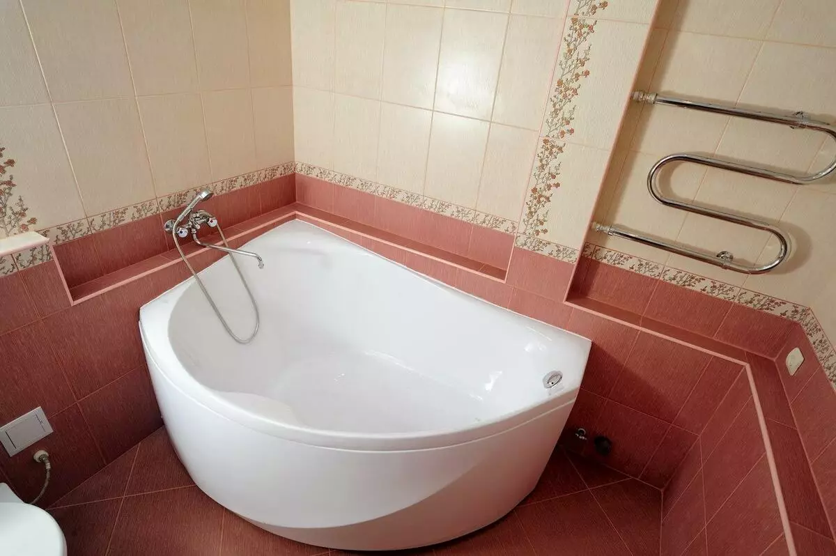 小浴缸：迷你浴尺寸。選擇小浴缸的尖端，內部的緊湊型浴缸的例子 10223_61
