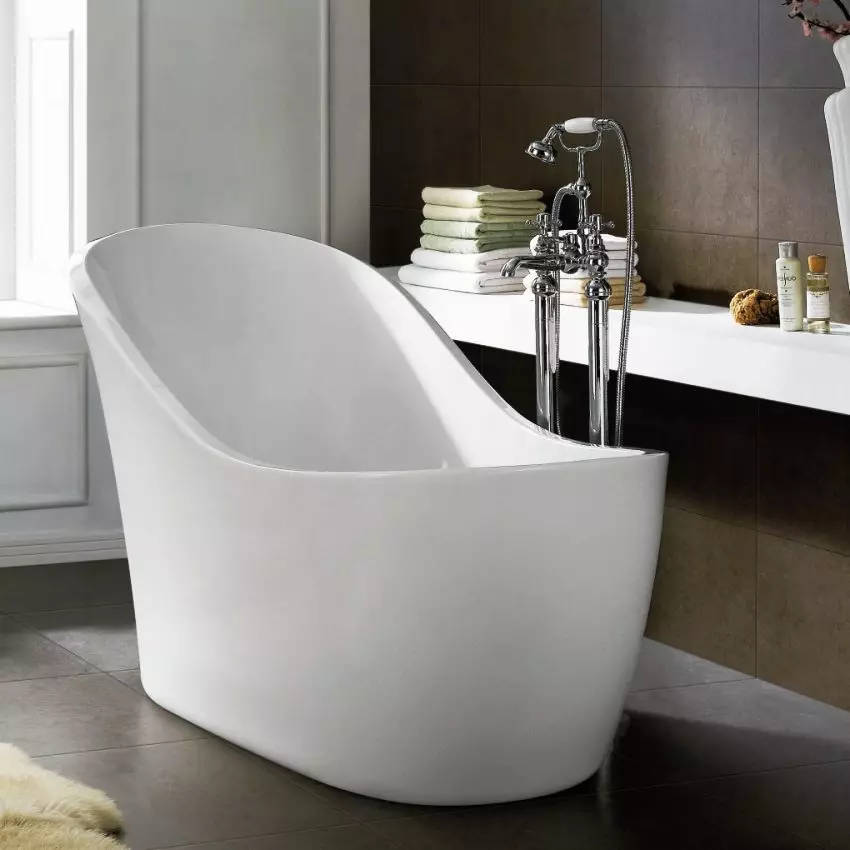 Little bathtubs: mini-bath sizes. Mga tip para sa pagpili ng isang maliit na paliguan, mga halimbawa ng compact bath sa loob 10223_8