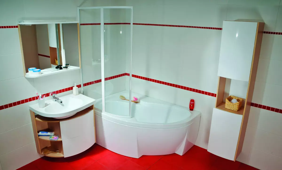 छोटे बाथटब: मिनी स्नान आकार। एक छोटा स्नान चुनने के लिए टिप्स, इंटीरियर में कॉम्पैक्ट स्नान के उदाहरण 10223_80