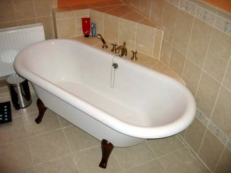 Stålbade: Modeller af Baths 150x70, 170x70 cm og andre størrelser. Fordele og ulemper ved rustfrit stålbad. Ejerskabsanmeldelser 10224_4