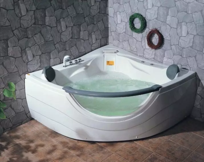 Вуглавыя ванны з гідрамасажам: памеры ваннаў-джакузі. Чыгунная гідромассажной ванна і іншыя мадэлі для маленькіх і вялікіх пакояў 10228_11