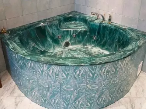 Hoek bad met jacuzzi: groottes van bad jacuzzi. Gietyster warm bad en ander modelle vir klein en groot kamers 10228_15