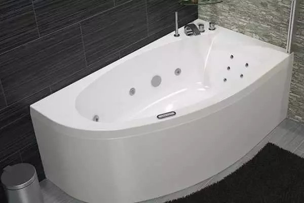 حمام های گوشه ای با Hydromassage: اندازه حمام جکوزی. چدن داغ وان و مدل های دیگر برای اتاق های کوچک و بزرگ 10228_19