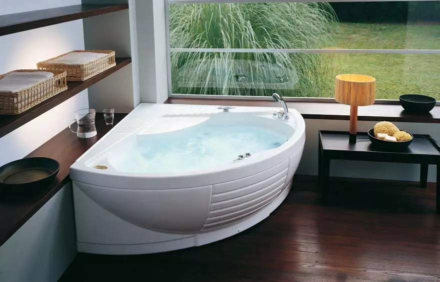 حمام های گوشه ای با Hydromassage: اندازه حمام جکوزی. چدن داغ وان و مدل های دیگر برای اتاق های کوچک و بزرگ 10228_2