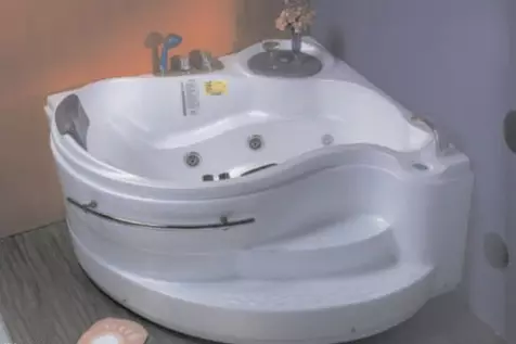 Вуглавыя ванны з гідрамасажам: памеры ваннаў-джакузі. Чыгунная гідромассажной ванна і іншыя мадэлі для маленькіх і вялікіх пакояў 10228_21
