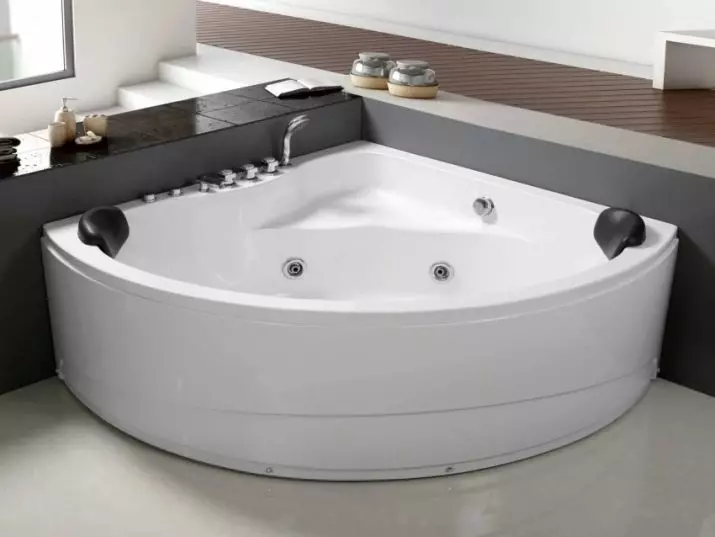 Hjørnebad med hydromassasje: Størrelser av badboblebad. Støpejern boblebad og andre modeller for små og store rom 10228_32