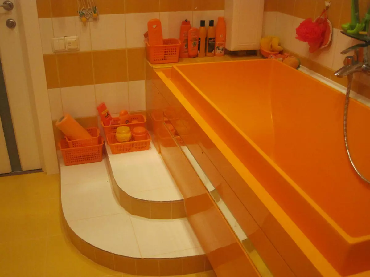 حمام های اکریلیک رنگی (53 عکس): مدل های مستطیلی و دیگر. توصیه ها برای انتخاب 10229_27