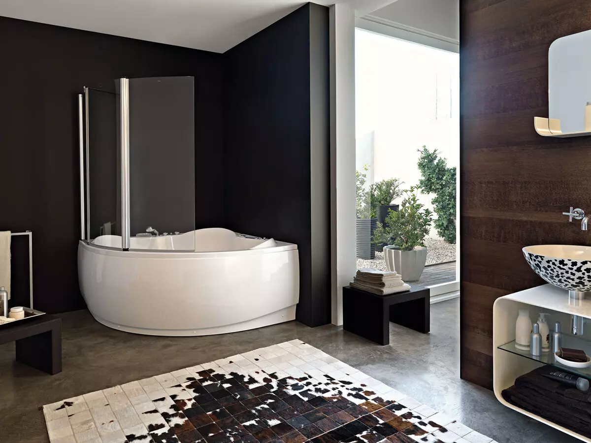 Γωνιακά μπάνια στο μπάνιο (79 φωτογραφίες): Εσωτερικές επιλογές σχεδίασης με γωνιακό μπάνιο, όμορφες ιδέες 10233_18