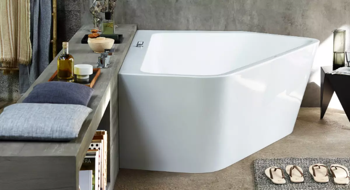 Γωνιακά μπάνια στο μπάνιο (79 φωτογραφίες): Εσωτερικές επιλογές σχεδίασης με γωνιακό μπάνιο, όμορφες ιδέες 10233_19