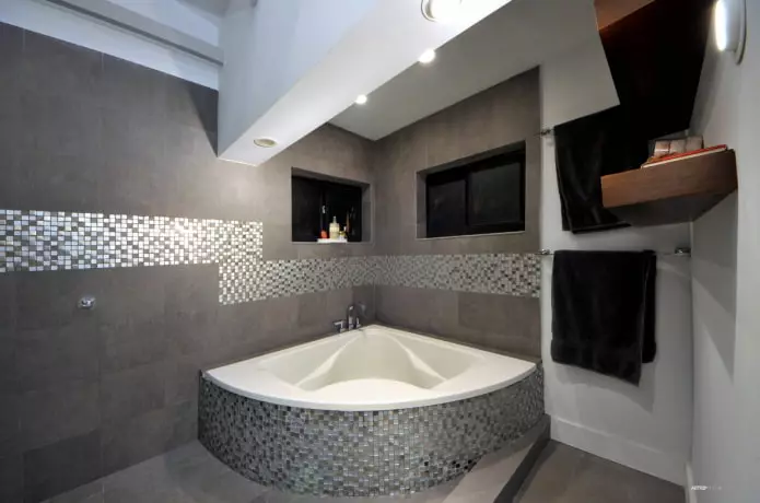 Γωνιακά μπάνια στο μπάνιο (79 φωτογραφίες): Εσωτερικές επιλογές σχεδίασης με γωνιακό μπάνιο, όμορφες ιδέες 10233_63