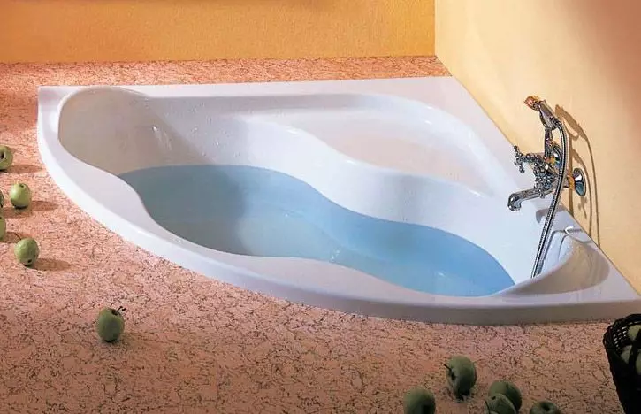 Sudut Acrylic Baths (68 Foto): 130x130 dan 130x70, 170x90 dan 140x70, 140x140 dan 150x100, Dimensi lainnya. Apa yang ada? 10239_58