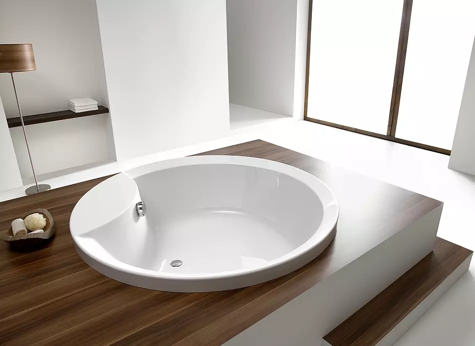 Külön akril fürdők: Fürdők a lábakon 150x70 cm és 170x70, más méretek. Ovális és egyéb modellek 10242_19