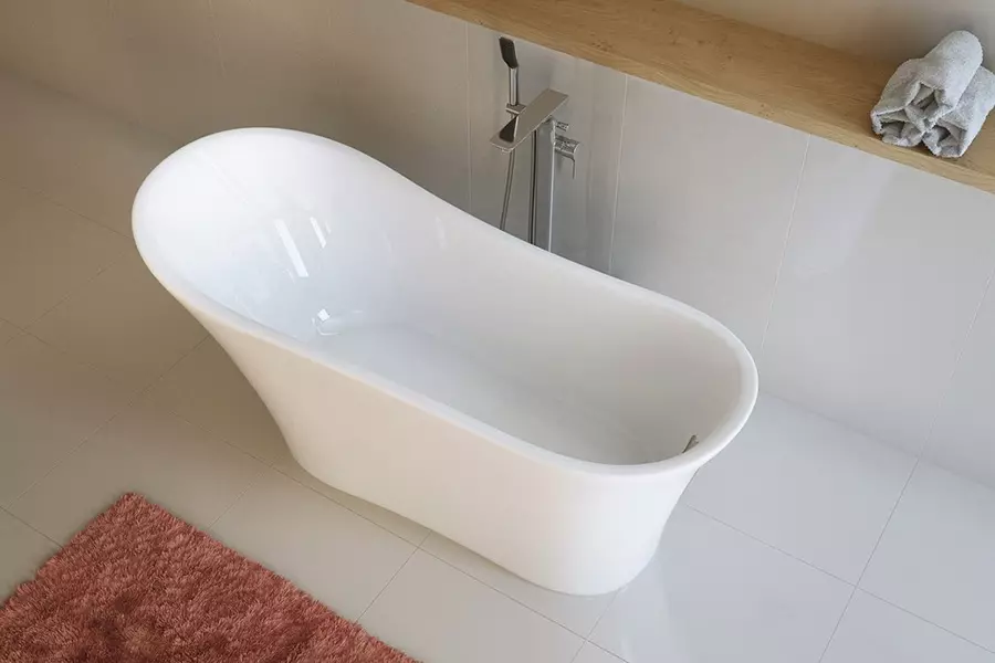 Külön akril fürdők: Fürdők a lábakon 150x70 cm és 170x70, más méretek. Ovális és egyéb modellek 10242_40