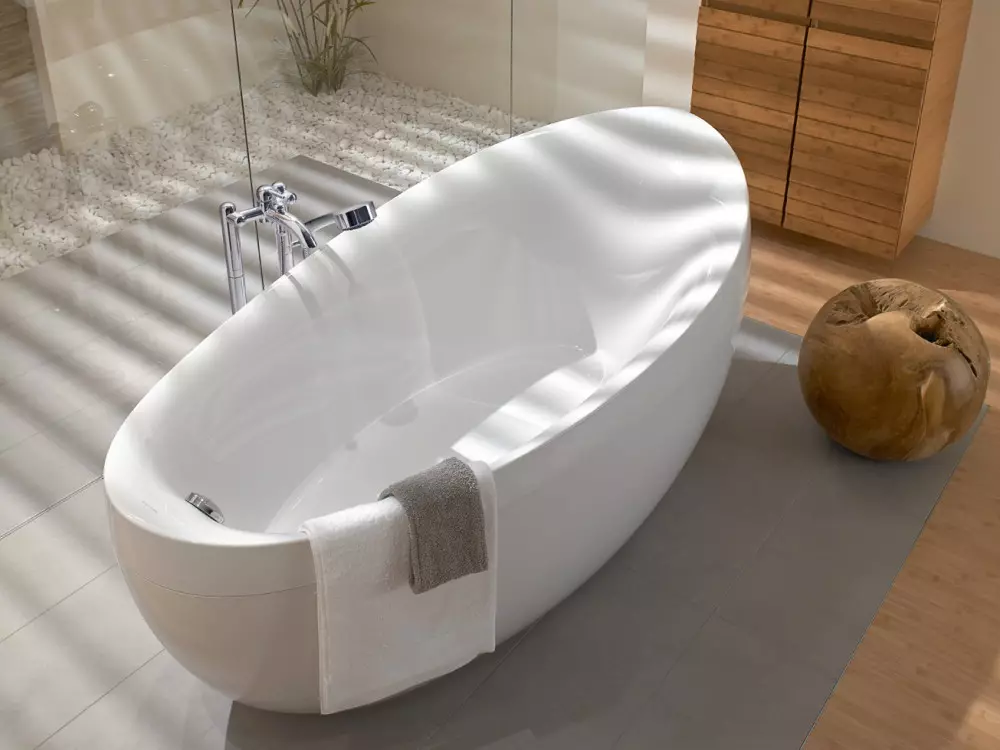 Külön akril fürdők: Fürdők a lábakon 150x70 cm és 170x70, más méretek. Ovális és egyéb modellek 10242_42