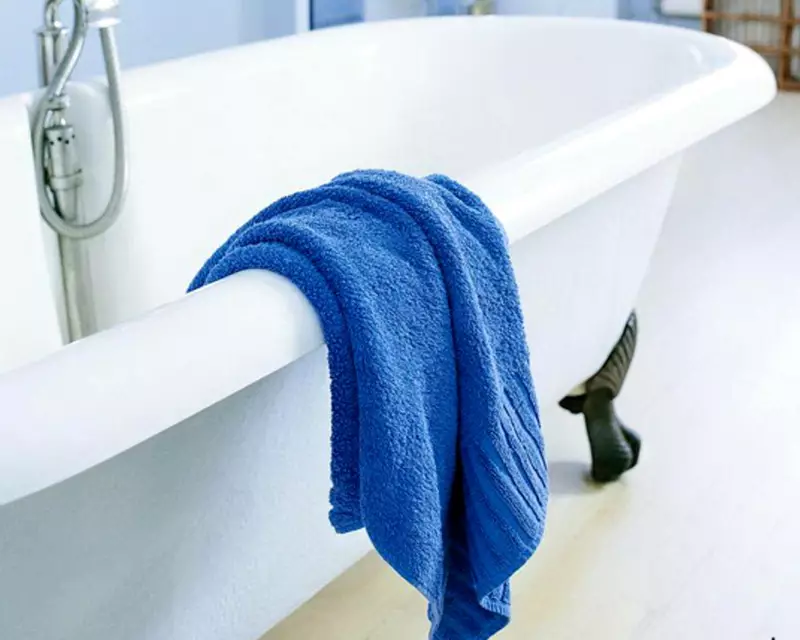 Külön akril fürdők: Fürdők a lábakon 150x70 cm és 170x70, más méretek. Ovális és egyéb modellek 10242_54