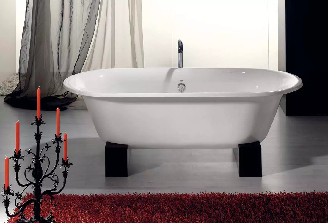 Phòng tắm kim loại: 140x70 cm và 150x70 cm, 170x70 cm và các kích thước tiêu chuẩn khác. Bao nhiêu bồn tắm nặng? Ưu điểm và nhược điểm 10250_26
