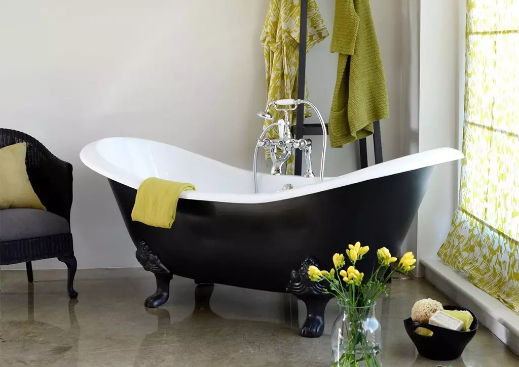 Phòng tắm kim loại: 140x70 cm và 150x70 cm, 170x70 cm và các kích thước tiêu chuẩn khác. Bao nhiêu bồn tắm nặng? Ưu điểm và nhược điểm 10250_27