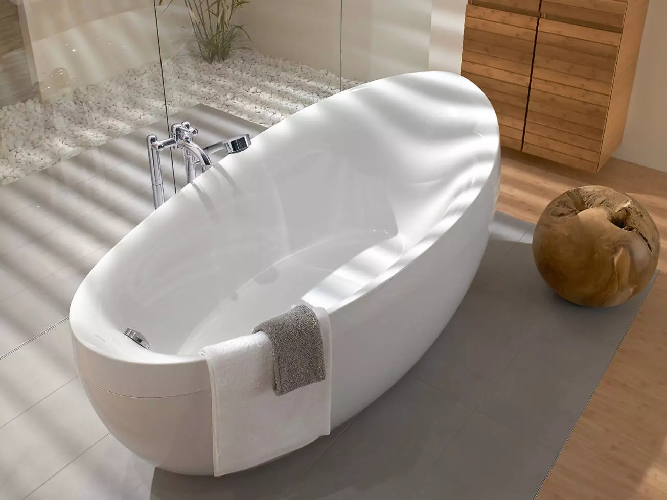 Baños metálicos: 140x70 cm e 150x70 cm, 170x70 cm e outras dimensións estándar. Canto bañeira pesa? Vantaxes e desvantaxes 10250_37