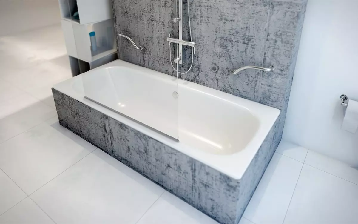 Baños de metal: 140x70 cm y 150x70 cm, 170x70 cm y otras dimensiones estándar. ¿Cuánta baño pesa? Ventajas y desventajas 10250_9