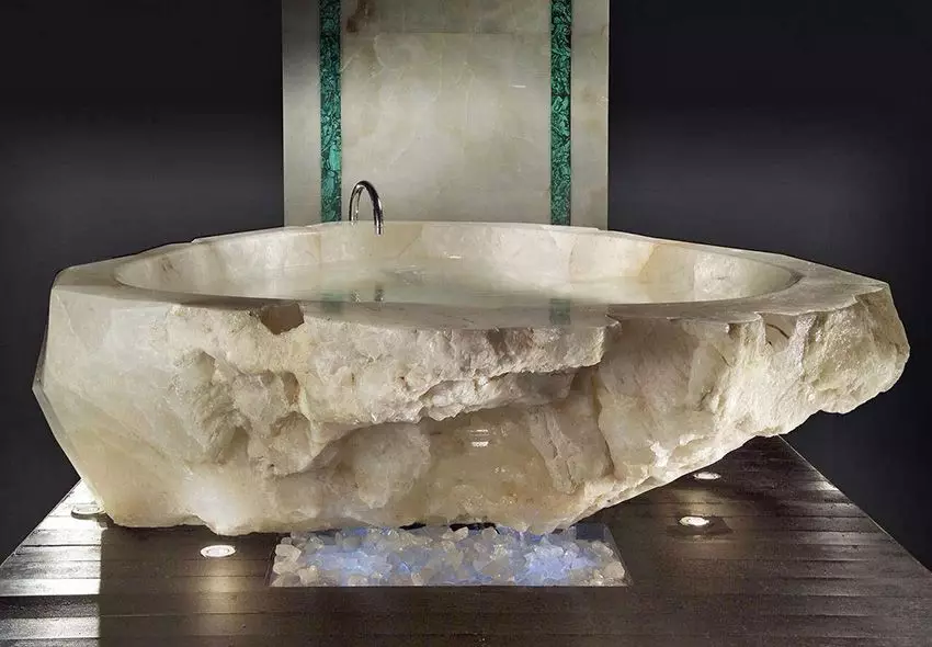 Baths Stone: pluses ak dezavantaj nan basen wòch atifisyèl ak natirèl. Larisi ak lòt peyi yo. Dimansyon: 185x90 ​​cm ak 150x70 cm, 180x80 cm. Reviews Kliyan 10252_58