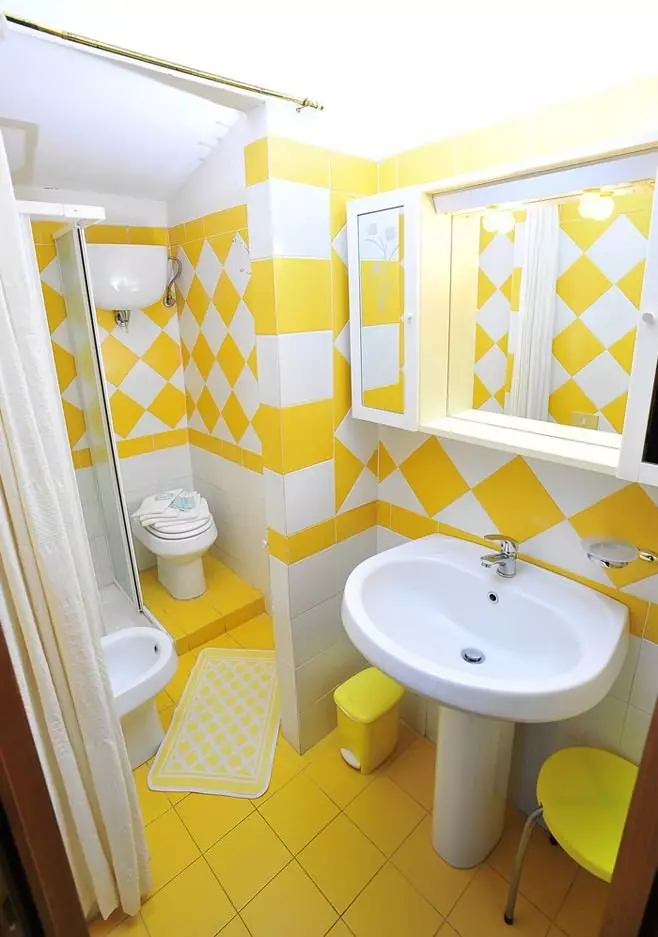 Kollane vannituba (60 fotot): kollased keraamilised plaadid vannitoa disainis ja muudes viimistlusmaterjalides 10280_20