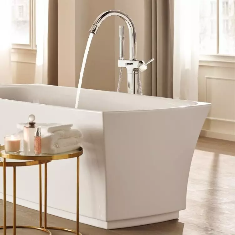 Bathycet Bath (45 foto): Apik karo spout cekak, cascading lan curug, kanthi kapisah lan model liyane, ukuran, ikea, merek liyane 10343_18