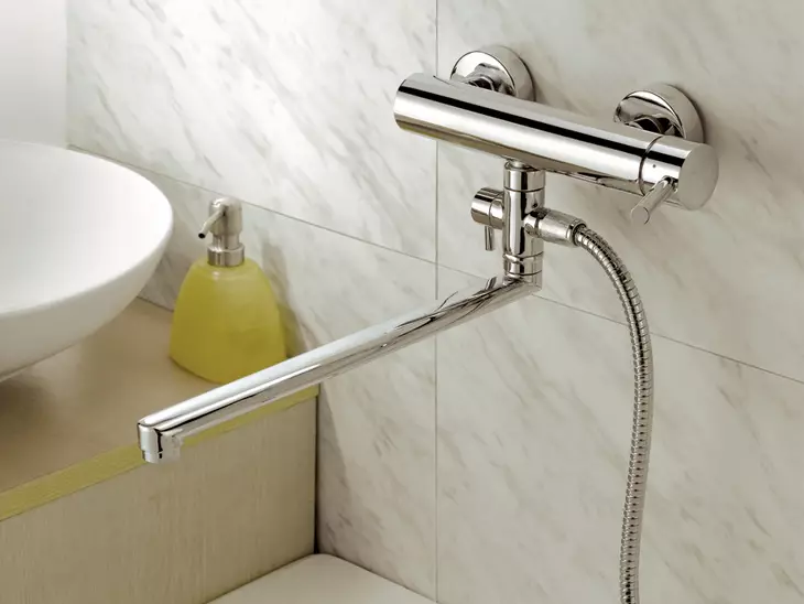 Bath Mixers: Mga Pagpipilian na may Shower, Bronze at Brass, Thermostatic Models, Hansgrohe at iba pang mga tatak 10344_4