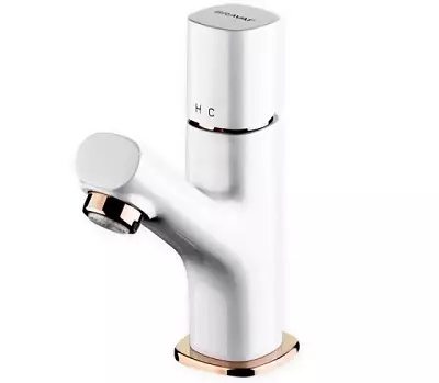 Faucets të bardha të banjës: Përmbledhje e modeleve të bardha të bardha për banjot Shell dhe në bord, me hundë të gjatë dhe të shkurtër 10353_16