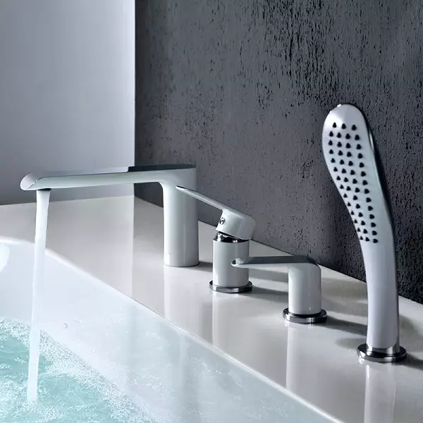 Küvet Mikseri (32 fotoğraf): Akrilik yerleşik banyo ve diğer modeller için 3 ve 5 delikli gömülü. Adaptör Seçimi 10357_6