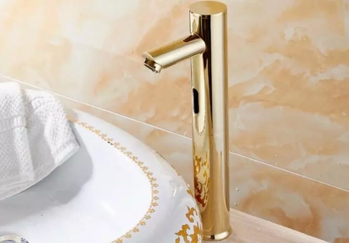 Bronze bathroom faucets: accessories sa retro-style battle. Paano pumili ng isang taong magaling makisama sa board ang banyo sa kulay ng tanso? Varieties, bentahe at disadvantages. Paano mag-aalaga? 10362_7
