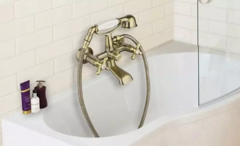 Mélangeurs avec douche pour une baignoire (80 photos): Comment choisir? Grues de douche russe, d'Allemagne et d'autres pays, Double Chambre et Sinto-Art, Propriétaire 10380_12