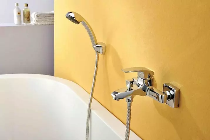 Maišytuvai su dušu vonios (80 nuotraukų): kaip pasirinkti? Rusijos dušo kranai, iš Vokietijos ir kitų šalių, dvivietis kambarys ir vienas menas, savininko apžvalgos 10380_23