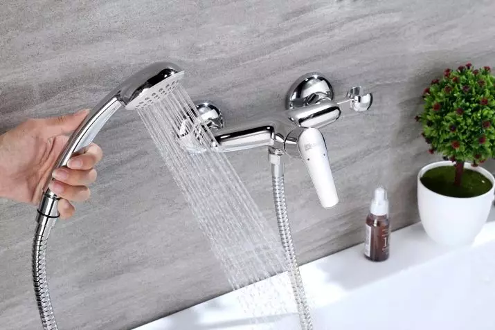 Maišytuvai su dušu vonios (80 nuotraukų): kaip pasirinkti? Rusijos dušo kranai, iš Vokietijos ir kitų šalių, dvivietis kambarys ir vienas menas, savininko apžvalgos 10380_41