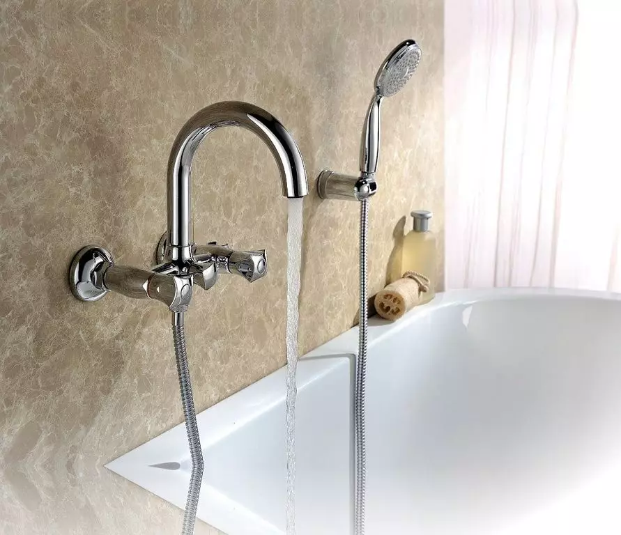 Mixers met een douche voor een bad (80 foto's): Hoe kiezen? Russische douchekranen, uit Duitsland en andere landen, tweepersoonskamer en single-art, eigenaar beoordelingen 10380_52