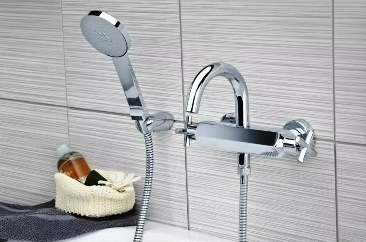 Blandere med brusebad til et bad (80 billeder): Hvordan vælger du? Russiske brusebadkraner, fra Tyskland og andre lande, Dobbeltværelser og Enkelt kunst, Ejerbedømmelser 10380_53