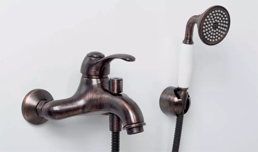 Misturadores com chuveiro para um banho (80 fotos): Como escolher? Guindastes de chuveiro russo, de Alemanha e outros países, quarto de casal e arte única, proprietário 10380_64