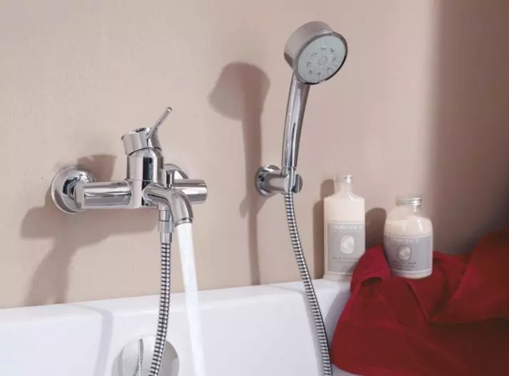 Blandere med brusebad til et bad (80 billeder): Hvordan vælger du? Russiske brusebadkraner, fra Tyskland og andre lande, Dobbeltværelser og Enkelt kunst, Ejerbedømmelser 10380_7
