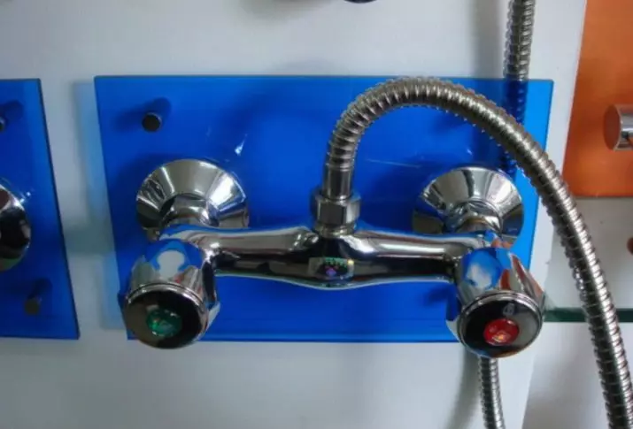 淋浴用淋浴的攪拌機（80張照片）：如何選擇？俄羅斯淋浴起重機，來自德國等國家，雙人間和單身藝術，所有者的評論 10380_71