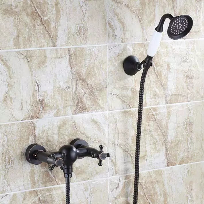 Faucets dushi i zi: Modele për miksers banjo me sipërfaqe matte dhe opsione të tjera të zeza 10381_11