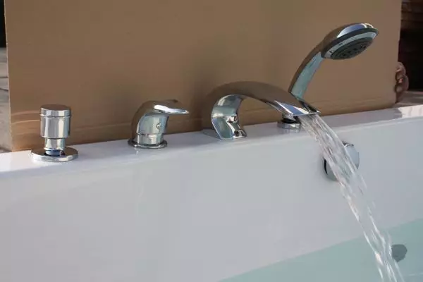 Mixers kwa kuzama na oga ya usafi: kwa washbasin ya juu, juu na moja-sanaa, shaba na nyeupe, grohe na bidhaa nyingine 10382_28