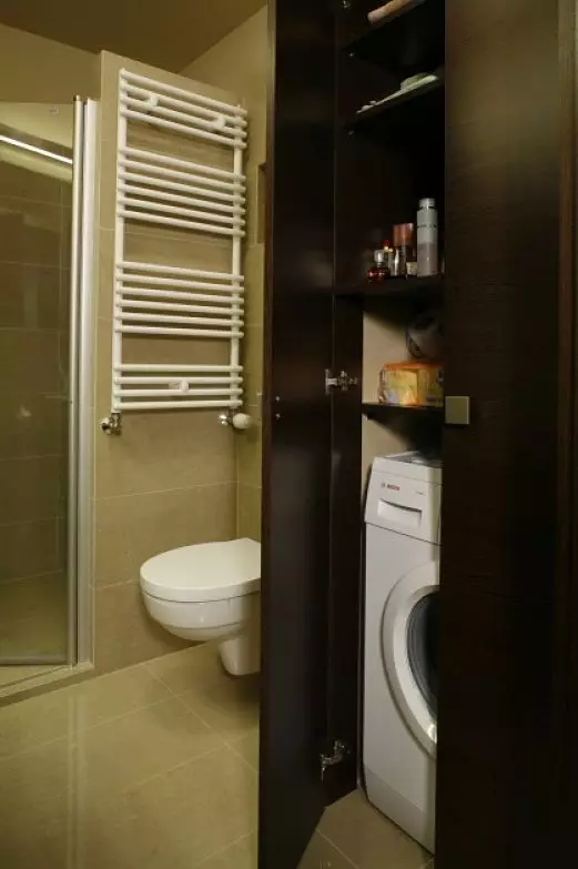 Kabinet di bilik mandi (96 foto): Model terbina dalam dan almari, model plastik dan plasterboard. Apakah ketinggian untuk menggantung loker ke atas sinki? 10388_79