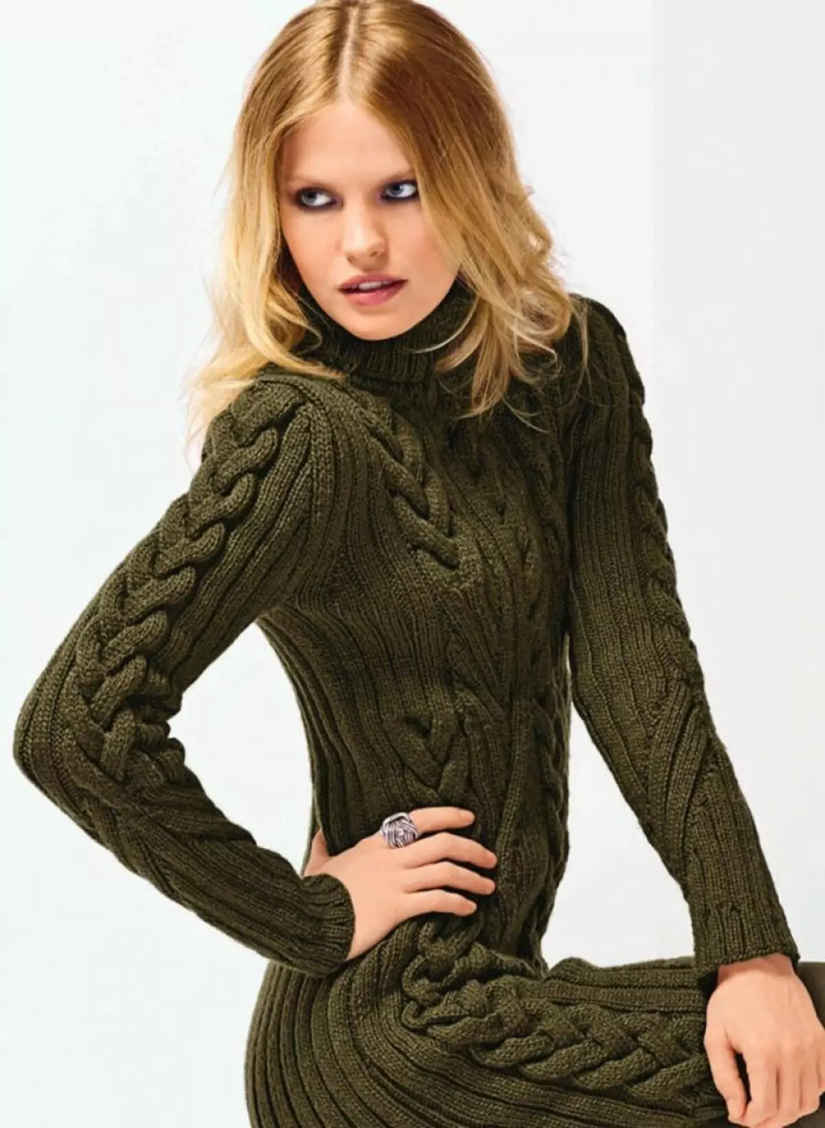 Sweater Dress (83 foto's): Wat om 'n trui-rok te dra, met kant, swart, troue, vir volle, Maxi-trui, warm, grys 1038_44