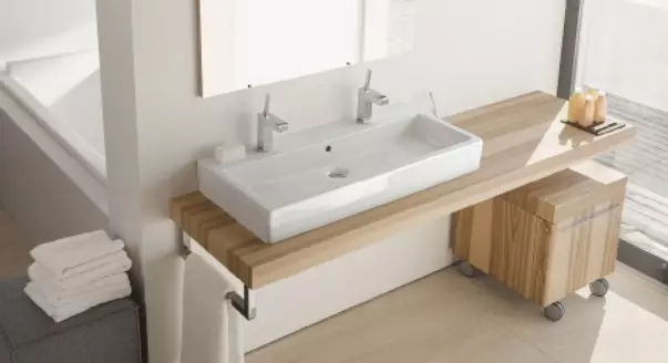 Tabletop v kúpeľni pod umývadlom (67 fotografií): z dlaždíc a mozaikových, akrylových a vlhkosti odolných voči dlaždice a ďalšie možnosti. Optimálna výška tabuľky pod umývadlom 10393_13
