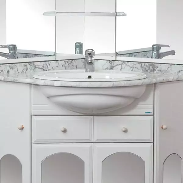 Tabletop v kúpeľni pod umývadlom (67 fotografií): z dlaždíc a mozaikových, akrylových a vlhkosti odolných voči dlaždice a ďalšie možnosti. Optimálna výška tabuľky pod umývadlom 10393_49