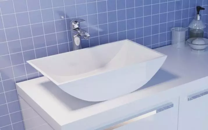 Tabletop v kúpeľni pod umývadlom (67 fotografií): z dlaždíc a mozaikových, akrylových a vlhkosti odolných voči dlaždice a ďalšie možnosti. Optimálna výška tabuľky pod umývadlom 10393_52