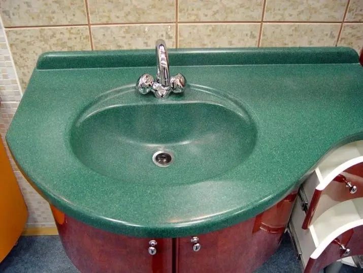 Tabletop v kúpeľni pod umývadlom (67 fotografií): z dlaždíc a mozaikových, akrylových a vlhkosti odolných voči dlaždice a ďalšie možnosti. Optimálna výška tabuľky pod umývadlom 10393_59